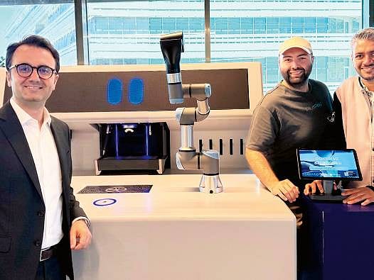 Robotik kahveye fintek dokunuşu