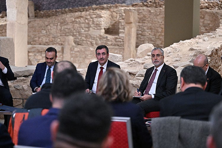 Ekonomi yönetimi gündeme ilişkin soruları yanıtladı-1