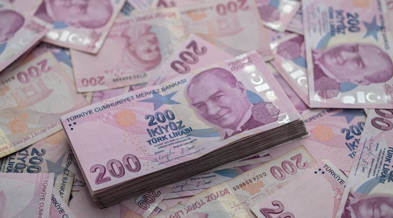 Hazine iki ihalede 102,4 milyar lira borçlandı
