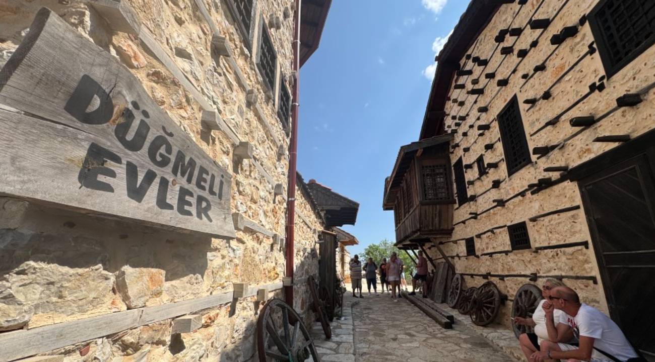15 haneli 800 yıllık köy: Turistler de keşfetti