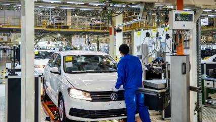 Volkswagen, Almanya’da 35 bin kişiyi işten çıkaracak