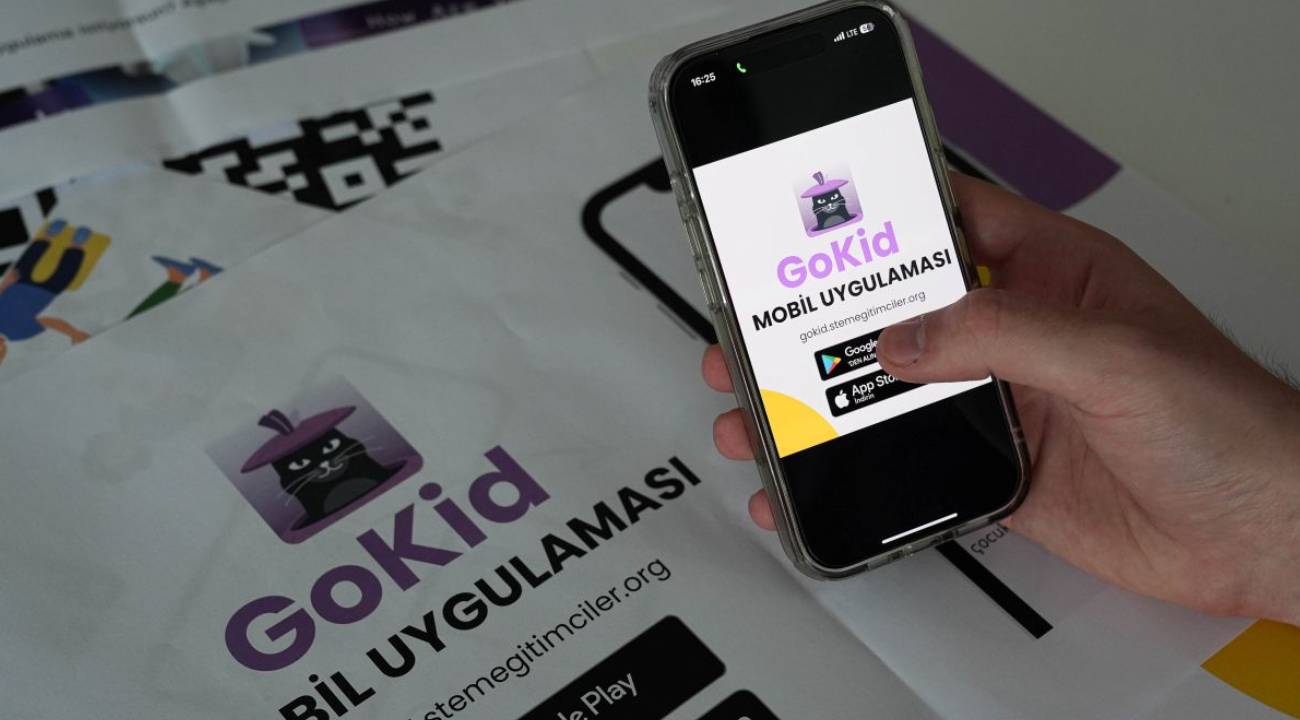 Konuşamayan kızıyla iletişim kurmak için mobil uygulama geliştirdi