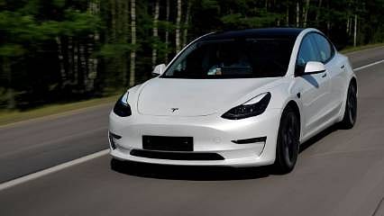 Tesla’ya AB’de soğuk duş: Satışları yarı yarıya azaldı