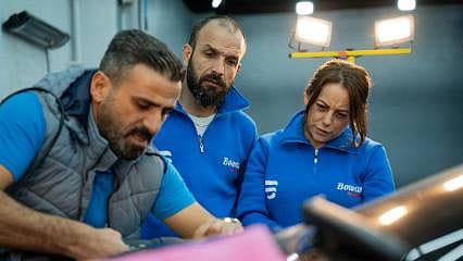 Otomotive kadın eli: Ücretsiz eğitimle meslek öğreniyorlar