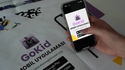 Konuşamayan kızıyla iletişim kurmak için mobil uygulama geliştirdi