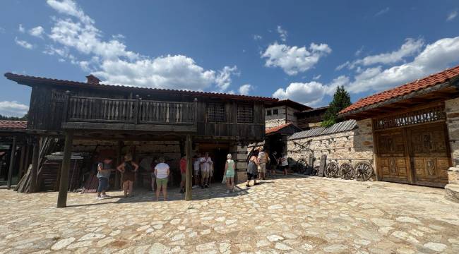 GEÇMİŞİN GÖRKEMİNİ YANSITIYOR