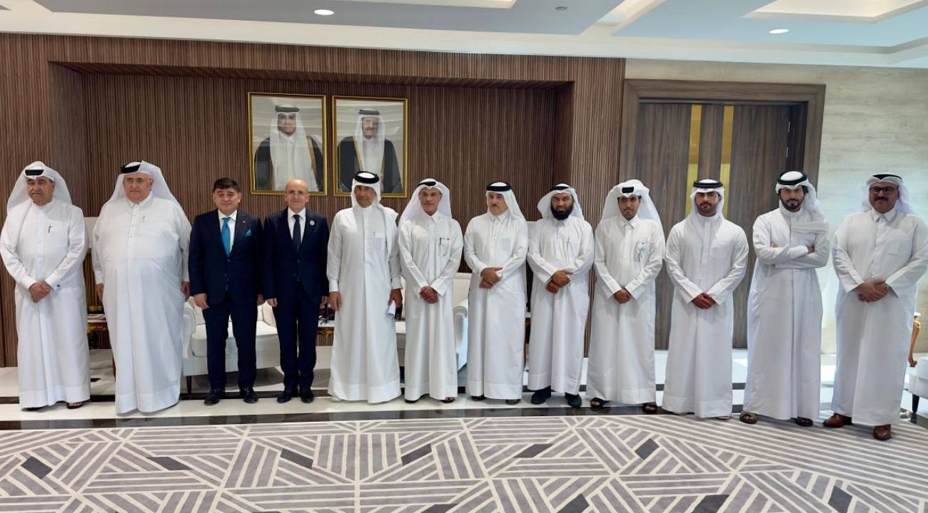 Bakan Şimşek, Doha'da Türkiye'deki yatırım fırsatlarını anlattı