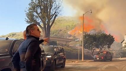 Los Angeles'ta orman yangını: 30 bin kişi tahliye ediliyor