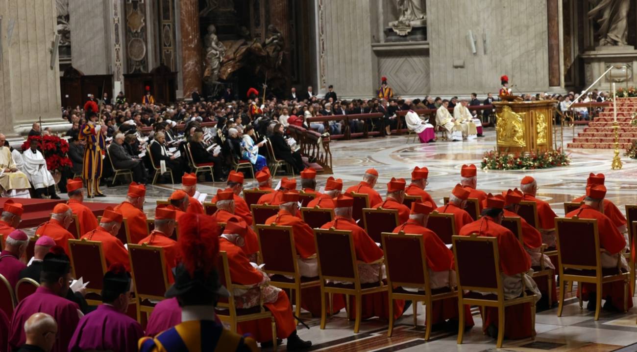 Katoliklerin gözü Vatikan'da: Papalık seçim süreci başlıyor