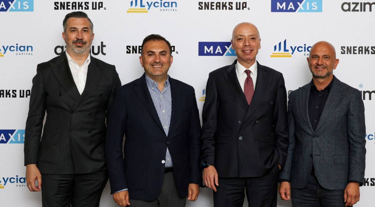 Sneaks Up'a dev ortaklık