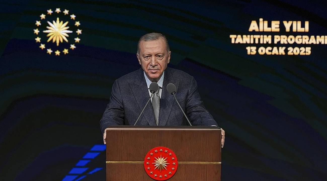 Yeni evlenecek gençlere: 81 ilde faizsiz kredi başlıyor