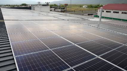 Güneşten elektrik, talaştan ısı üretti; fabrikasının enerji maliyetini sıfırladı