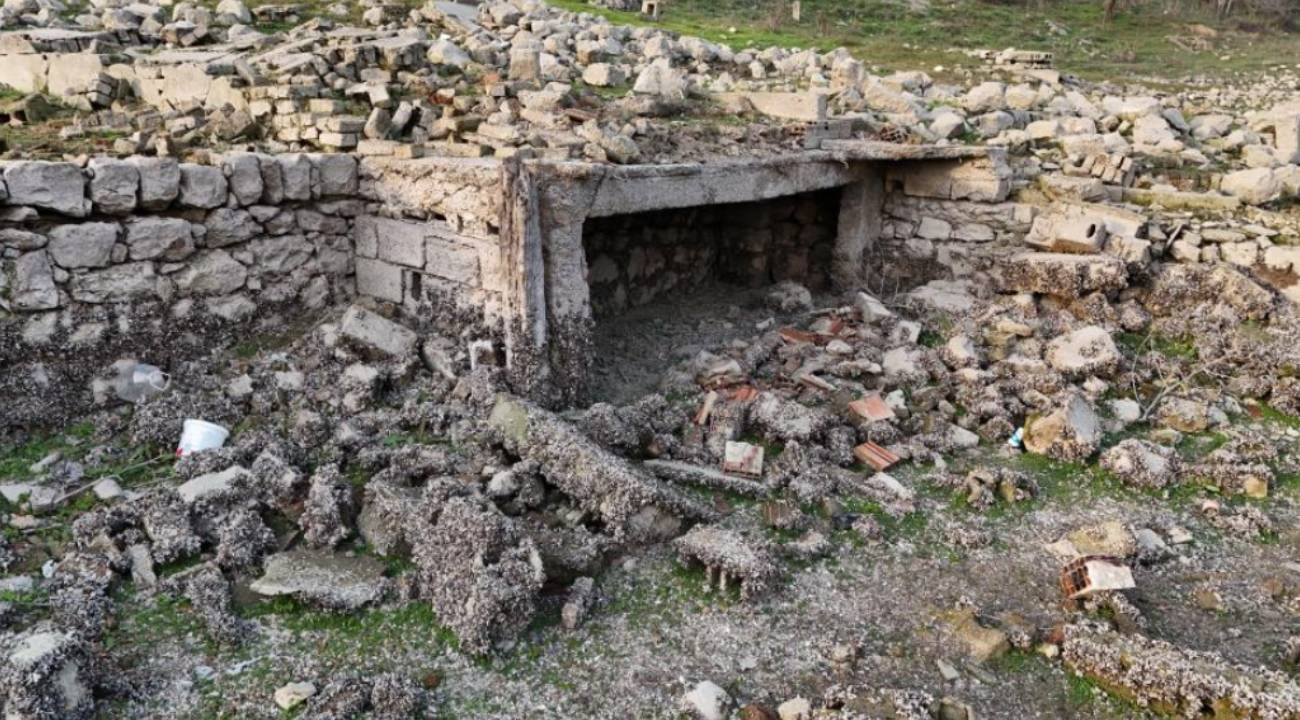 İstanbul'da barajlar alarm veriyor: Eski köy evleri suların çekilmesi ile ortaya çıktı