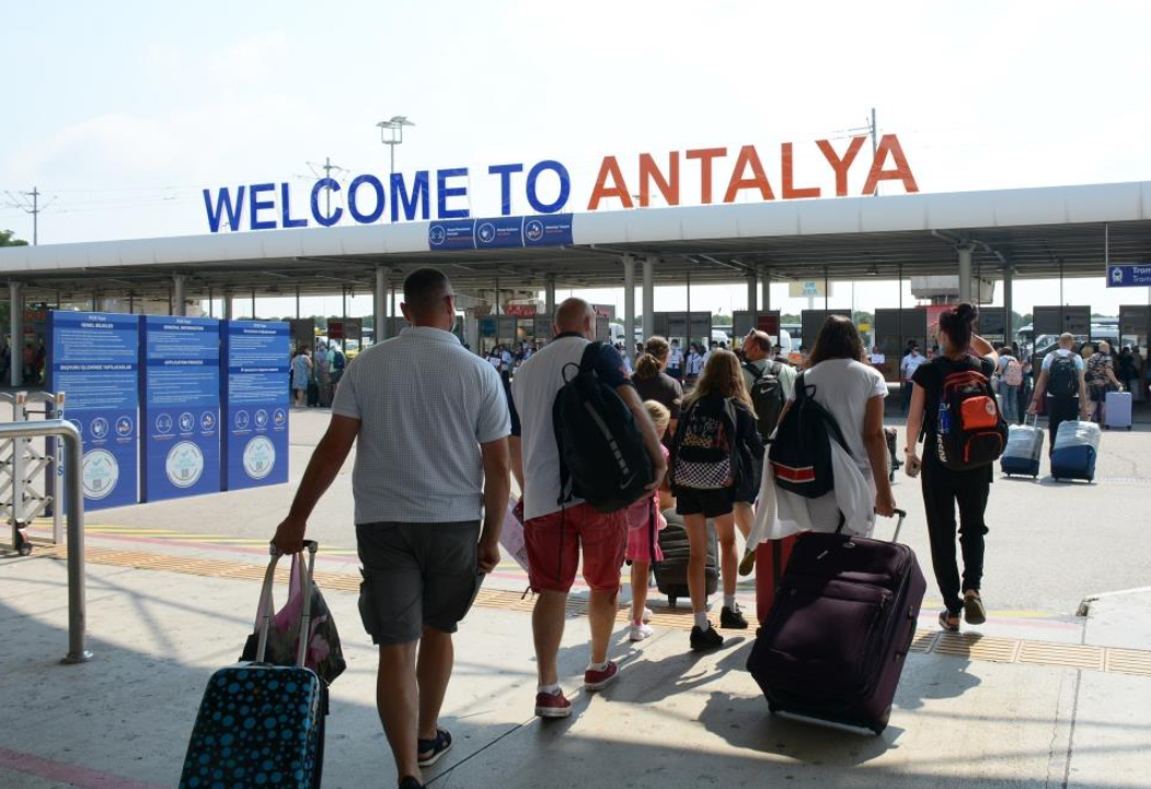 14 milyon turist eşiği aşıldı: Antalya 2025'in ilk dokuz ayında turizmde zirve yaptı-1