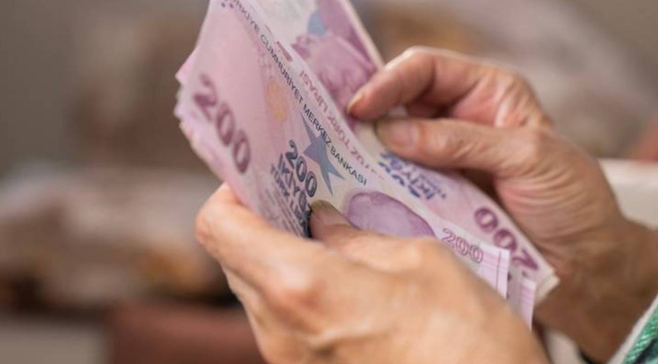 Yaşlı ve engelli aylıkları hesaplara yatırıldı
