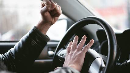 Öfkeyle basılan korna sizi mahkemelik edebilir: Yargıtay'dan emsal karar