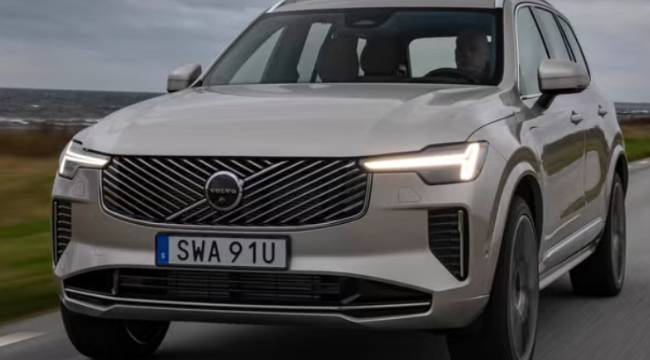 9-Volvo XC90 T8
