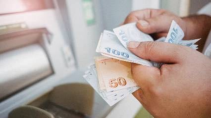 Yaşlı ve emekli aylıkları hesaplara yatırılıyor