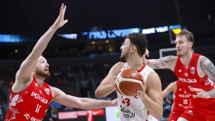 12 Dev Adam tarih yazdı: Milliler, EuroBasket 2025'te yarı finalde!