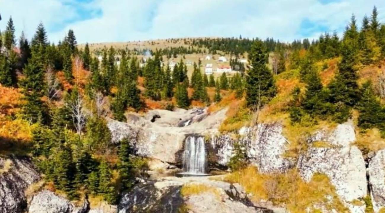 Sonbahar Sis Dağı'na uğradı: Sandık Gölü Şelalesi göz kamaştırıyor