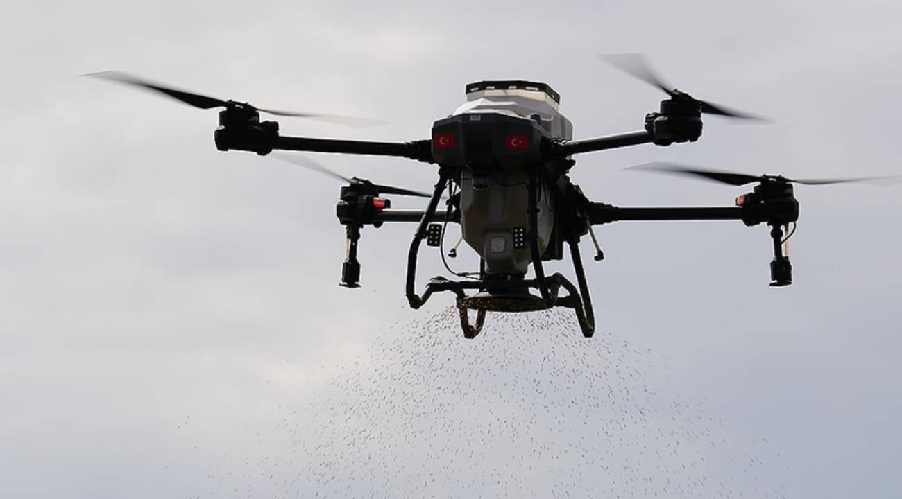 Drone ile ekim yapıyorlar... 50 dekara yakın alan böyle işlendi