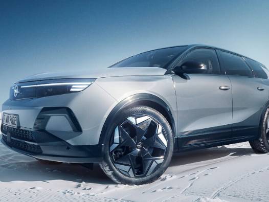 Opel, elektrikli Grandland'in 4x4 versiyonu tanıttı