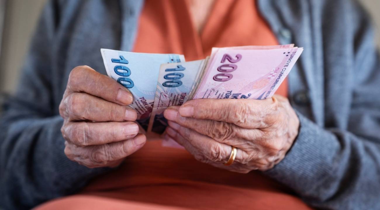 Mayıs ayı yaşlı ve engelli aylıkları hesaplara yatırılmaya başlandı