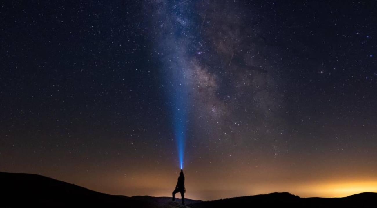 Nadir görülen manzara: Gökyüzünde meteor yağmuru