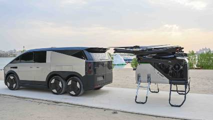 Çin’in uçan otomobili Dubai semalarında: XPENG ilk kez uçtu