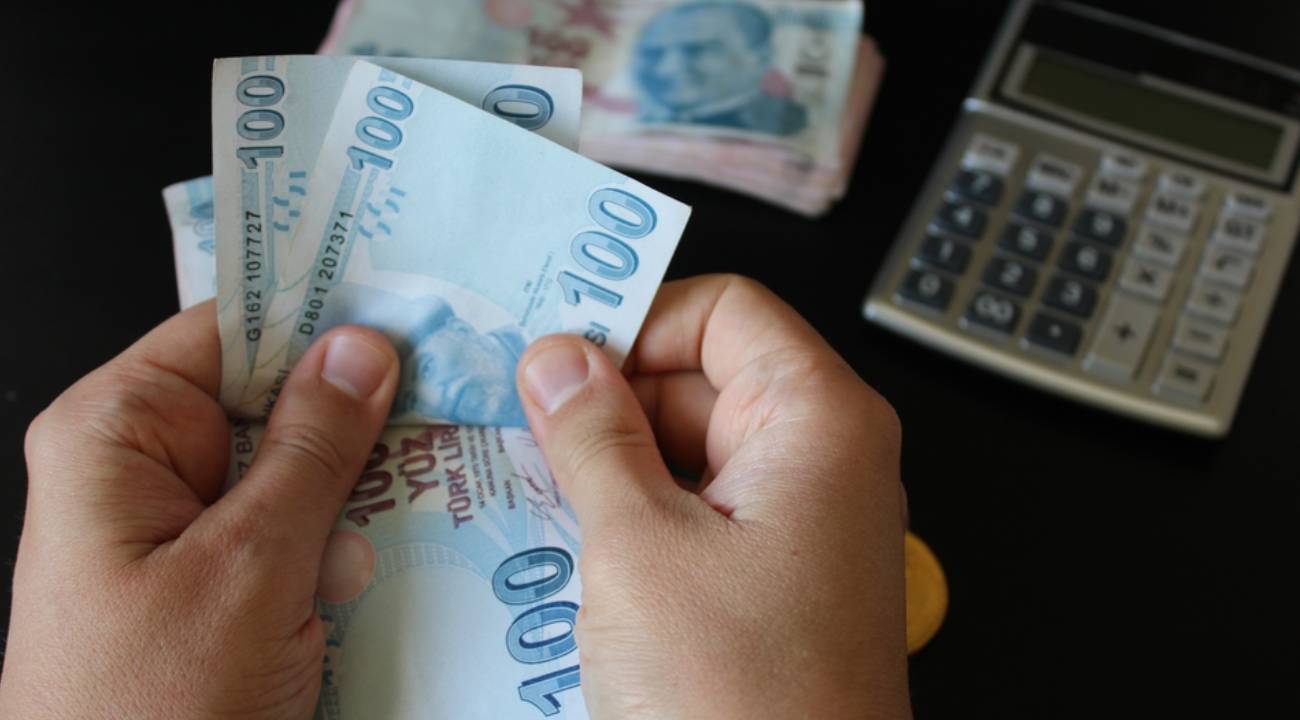 Emekli ve Memur maaşları bayram öncesinde yatırılacak mı? Memur ve Emekli ödeme takvimi
