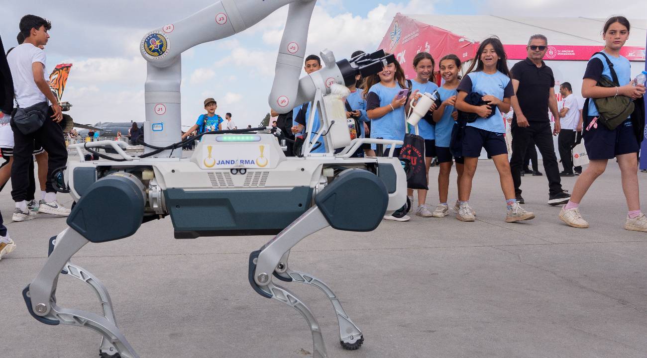 Jandarmanın yeni yardımcısı 'Robot Köpek': Patlayıcı madde tespiti ve imhası... İşte özellikleri