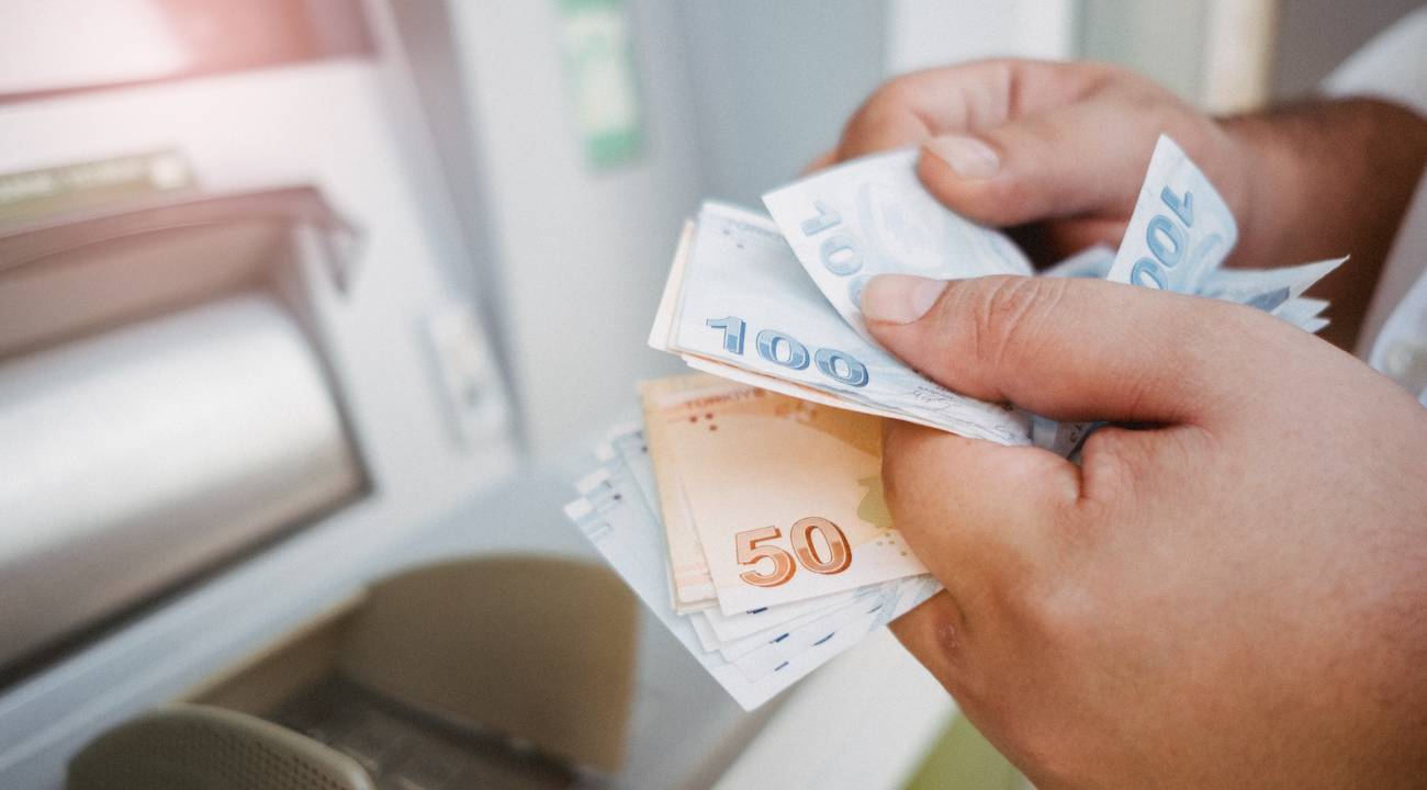 Yaşlı ve emekli aylıkları hesaplara yatırılıyor