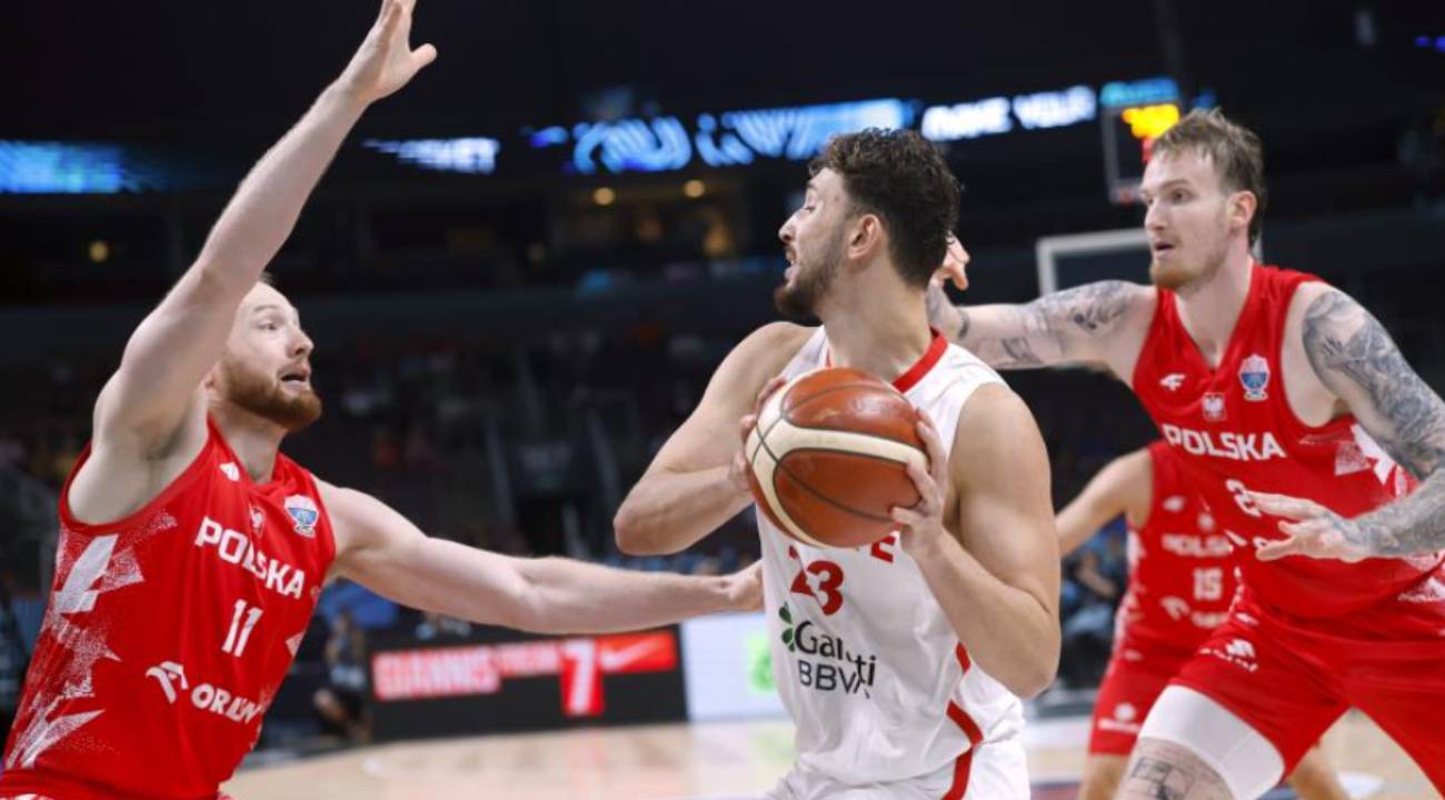 12 Dev Adam tarih yazdı: Milliler, EuroBasket 2025'te yarı finalde!