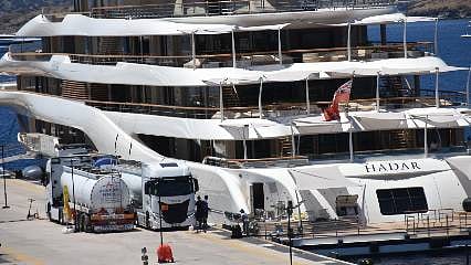 Dünyanın en büyükleri Bodrum’da: "Blue" ve "Hadar"a dev yakıt ikmali
