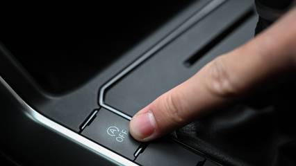 Otomobil fiyatlarında düşüş beklentisi: "Tehlike tespiti" artık yürürlükte değil