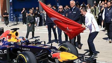 Bakan Ersoy müjdeyi verdi: İstanbul Park'ta beş yıllık F1 heyecanı