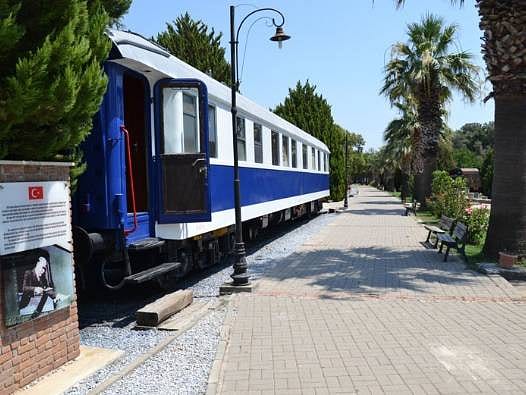 İçinde Atatürk'ün meşhur tren fotoğrafının çekildiği tren de var... İki asırlık demir yolu serüveni Çamlık’ta hayat buluyor