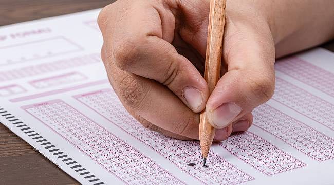 MEB, LGS kapsamındaki merkezi sınavın soru kitapçıkları ve cevap anahtarlarını yayımladı