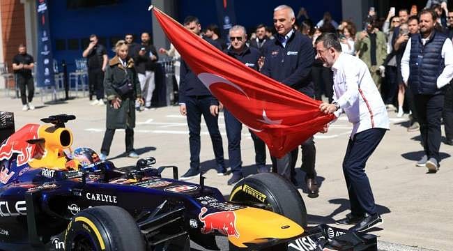 Bakan Ersoy müjdeyi verdi: İstanbul Park'ta beş yıllık F1 heyecanı