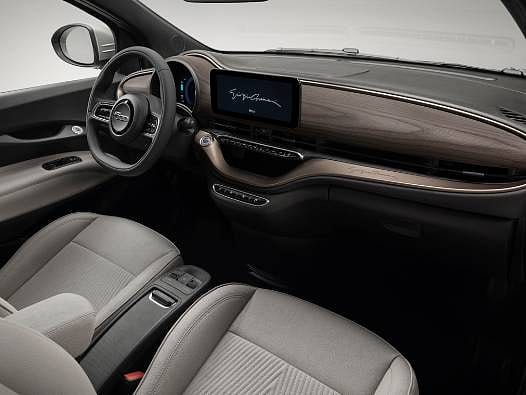 Sınırlı sayıda Fiat 500e Giorgio Armani Collector's yeniden Türkiye'de... İşte fiyatı ve özellikleri