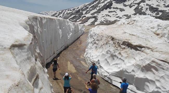 Antalya’da mayıs sonunda 5 metrelik kar engeli