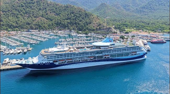 Malta bayraklı kruvaziyer "Marella Discovery", Muğla'nın Marmaris ilçesine 1750 turist getirdi.​​​​​​​