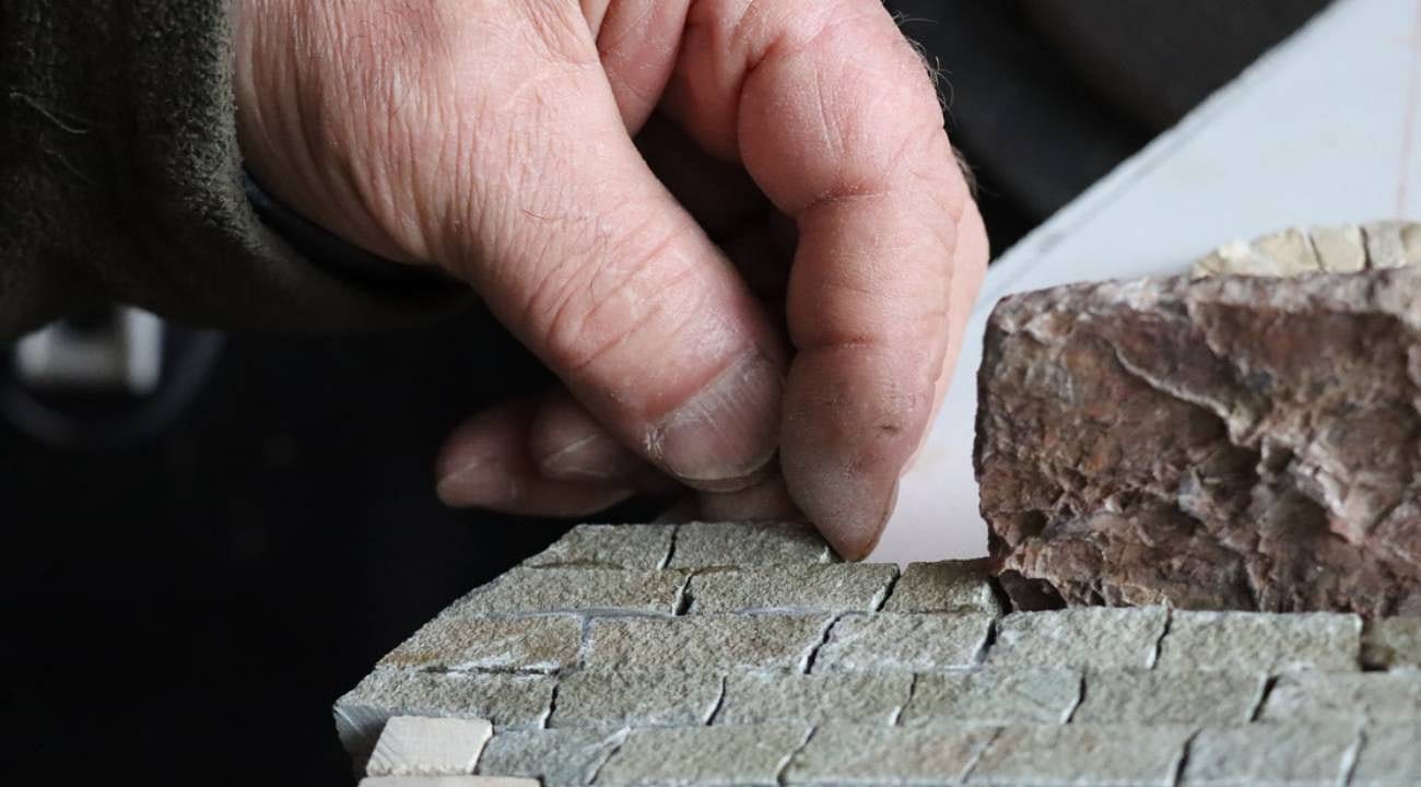 Elektrik ustasıydı, taş evlerin mimarı oldu: Geri dönüşümden gelen sanat