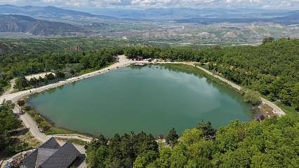 Saklı cennet: Yeşil Göl, doğal güzelliğiyle ziyaretçilerini mest ediyor