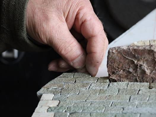 Elektrik ustasıydı, taş evlerin mimarı oldu: Geri dönüşümden gelen sanat