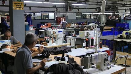 Usta günde 10 çift dikiyordu, yapay zekâ 100 çifte çıkardı