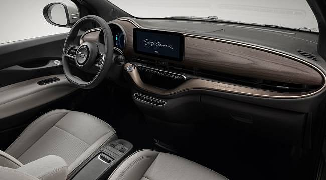 Sınırlı sayıda Fiat 500e Giorgio Armani Collector's yeniden Türkiye'de... İşte fiyatı ve özellikleri