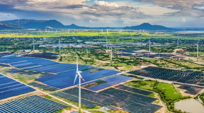 10'u aşkın ülkede 1.000 MW'lik yatırım hedefliyor