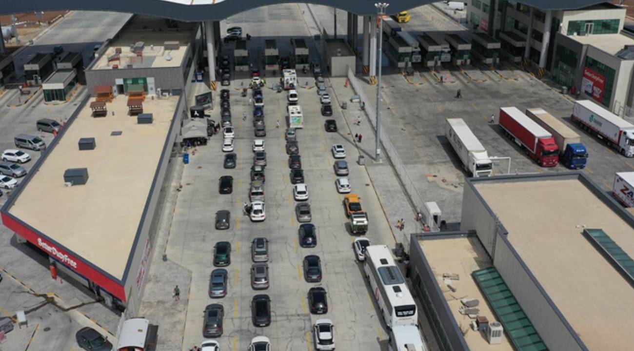 Gurbetçinin getirdiği euro, esnafın yüzünü güldürüyor