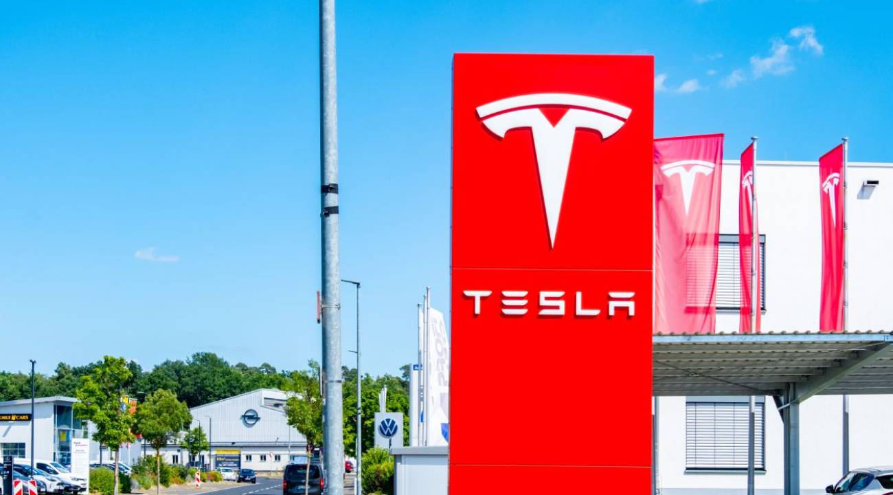 Elon Musk'ın Tesla'sı İngilizlere elektrik verecek